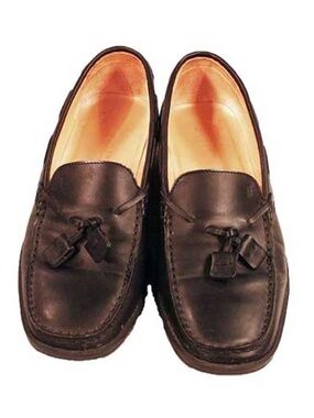 TODS TASSEL LOAFERS, BLACK CALF LEATHER, Sz 8B, HEEL 1 inch, MADE ITALY, KNOBBY